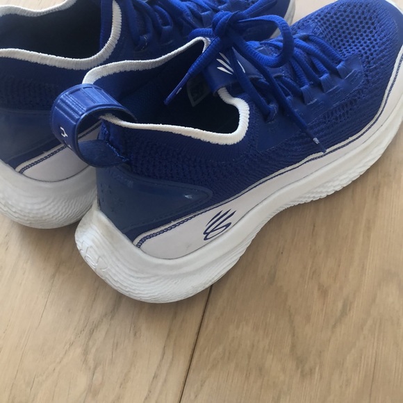 Curry Flow 8, size Y7 - Picture 9 of 10